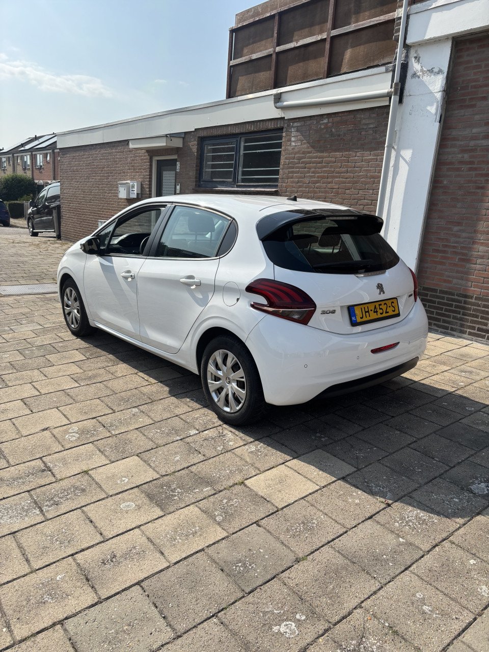 Peugeot 208 met een voljaar apk!