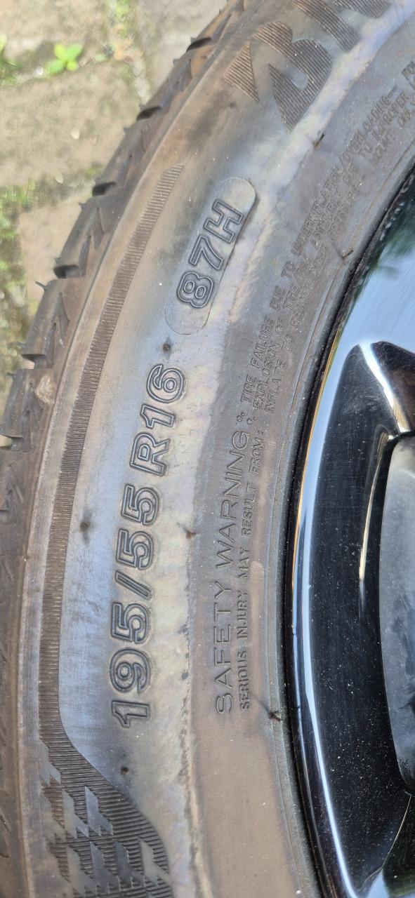 Velgen met band van Nissan Micra (16 inch)