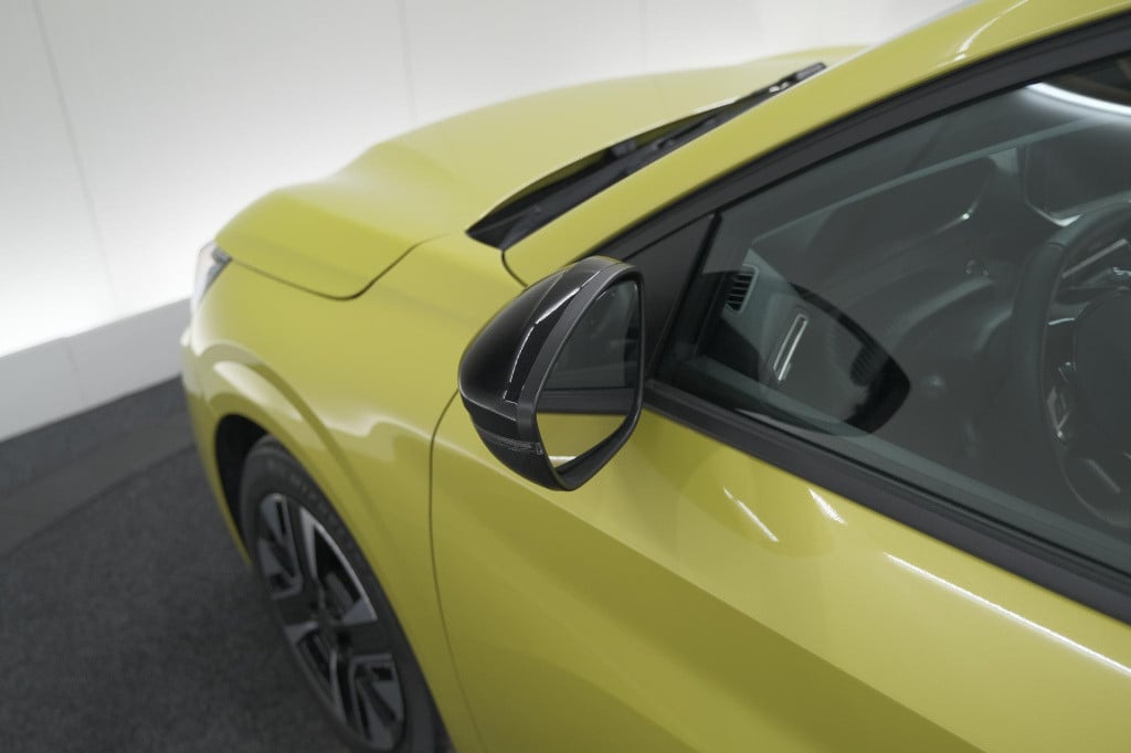 Peugeot 208 puretech 100 allure | parkeersensoren | apple carplay | climate