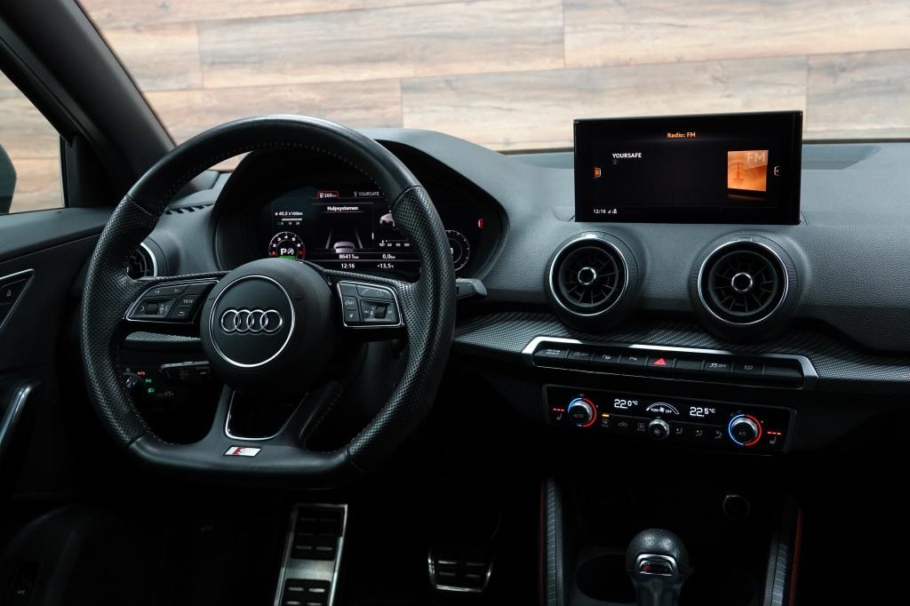 Audi Q2 1.5 tfsi | acc | pdc | carplay | s-line |
