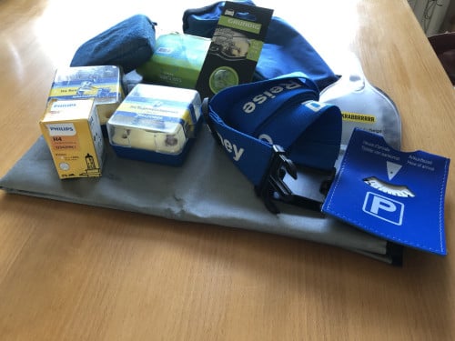 Te koop doos vol auto spullen.(z.g.a.n.).