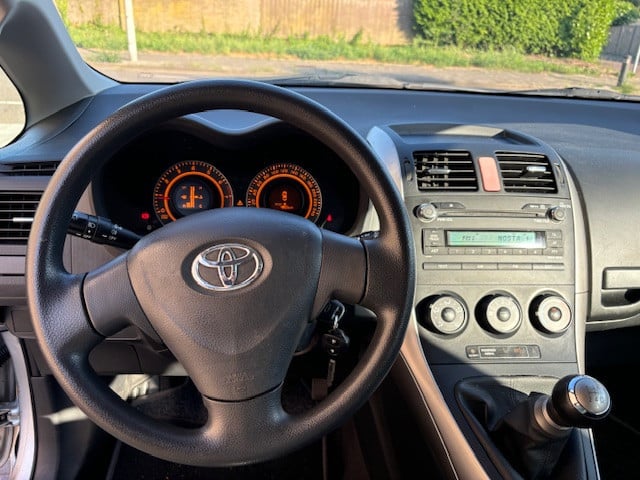 Toyota Auris 1.6-16v Terra