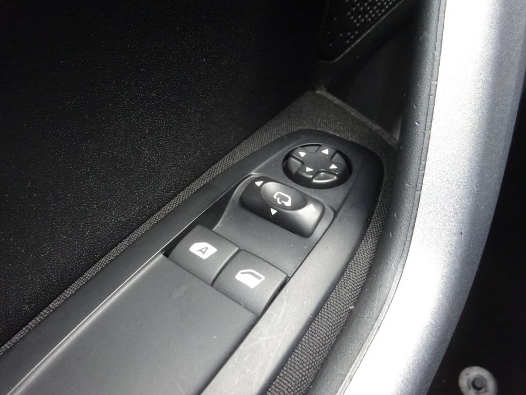 Peugeot 2008 1.2 puretech urban cross airco / navi / cruise / parkeers. / n