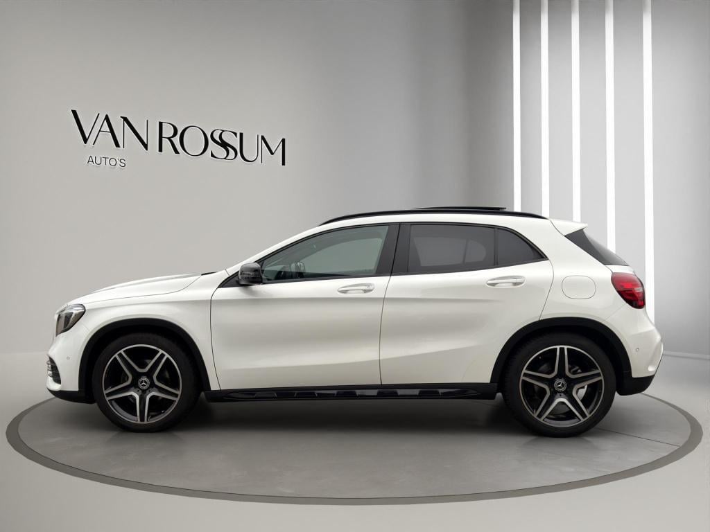 Mercedes-Benz Gla-klasse 180 business solution amg pano camera clima