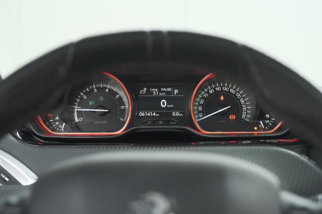 Peugeot 2008 puretech 110 eat6 gt | trekhaak | camera | panoramadak | apple