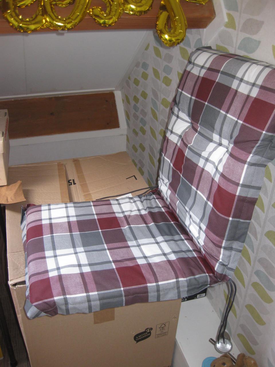 4 MOOIE TUINSTOELKUSSENS