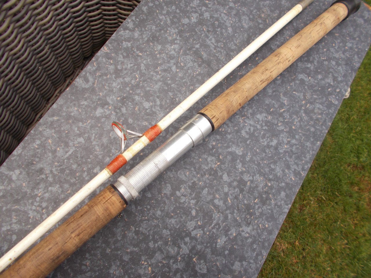 Tweedelige boothengel, lengte 220 cm w.g. 250 gram