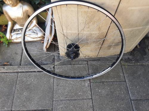 28 inch shimano voorwiel met naafdynamo, uitvalnaaf