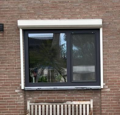 Tweedehands opbouw elektrisch rolluik met Somfy afstandsbediening