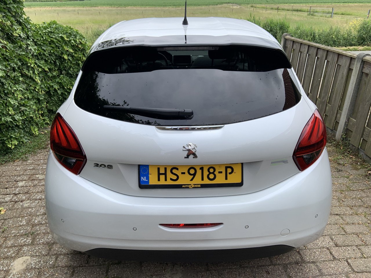 Peugeot 208  GERESERVEERD!!