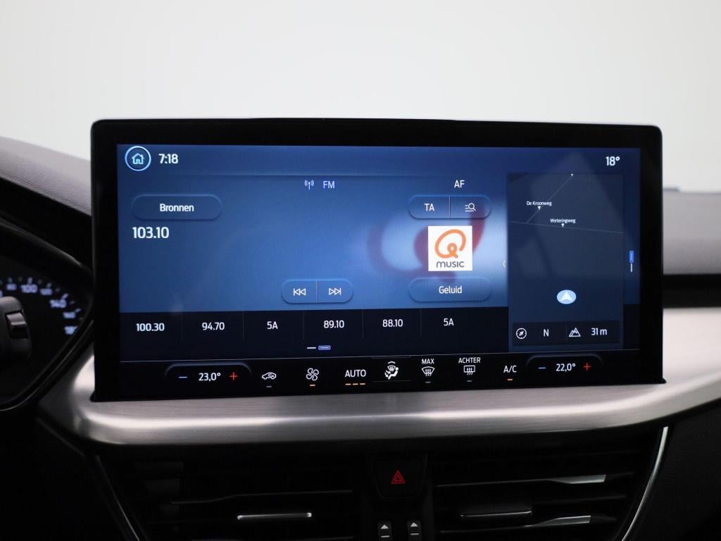 Ford Focus wagon 1.0 ecoboost hybrid titanium navigatie | pdc | apple carpl