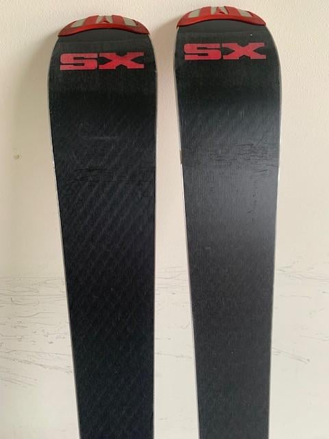 Atomic ski's met hoes en Stokken