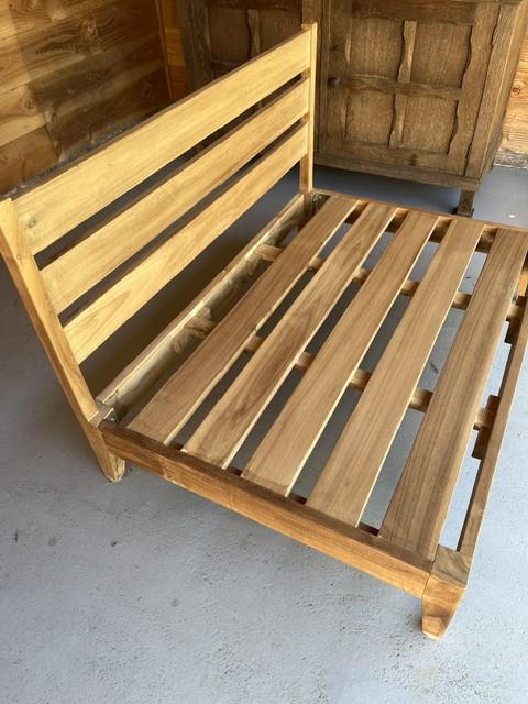 Hardhouten bankje met kussen
