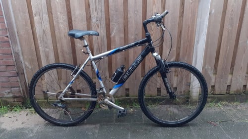 3 x MTB ** BULLS ** XL hoge & TREK & UNO