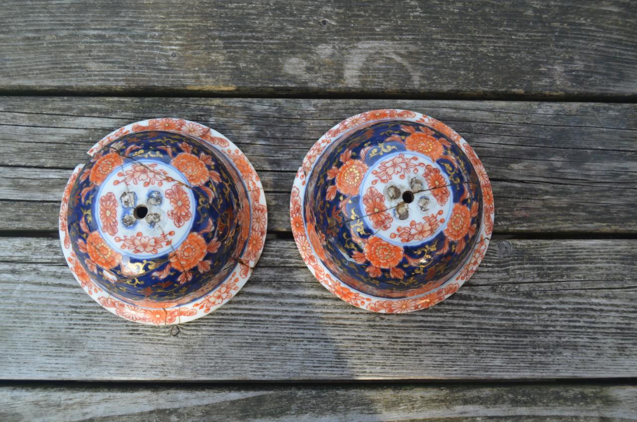 Paar Imari dekselvazen in puinstaat! 1 1/2 dan toch.