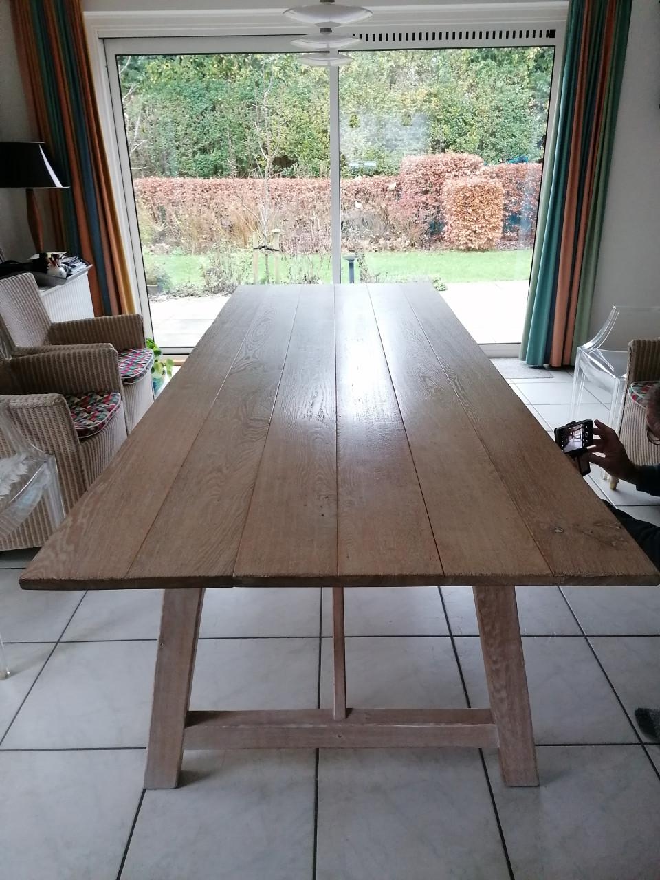 Eetkamer tafel, massief hout, white wash. Lengte 260 cm. Breedte 100cm.