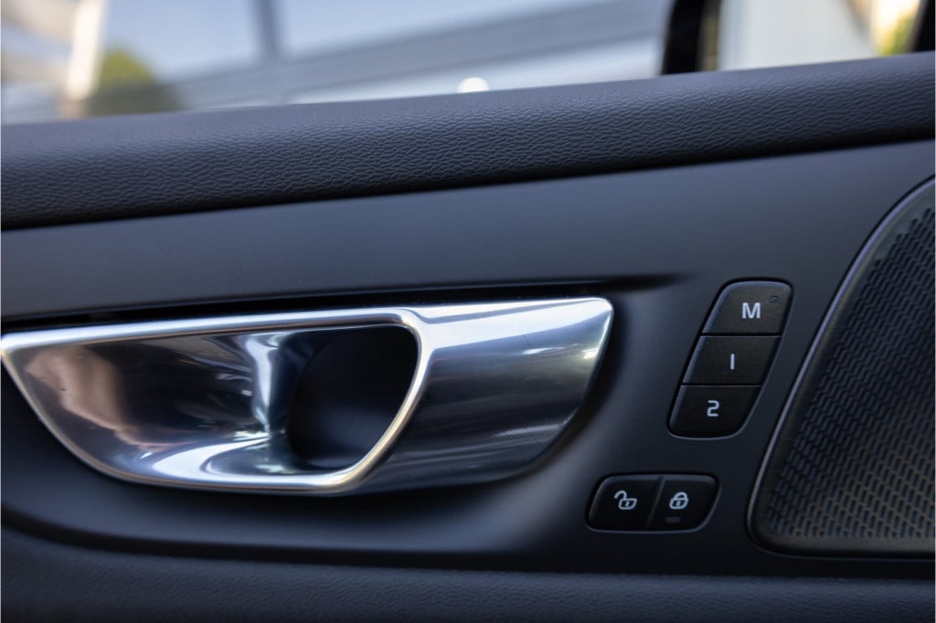 Volvo V60 2.0 t6 plug-in hybrid awd plus dark ✅h&kaudio✅pano✅fullled✅leder