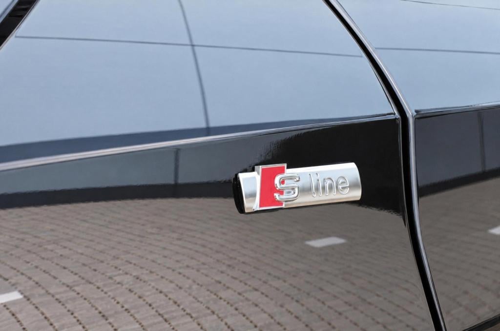 Audi A3 limousine 35 tfsi s edition 150pk s tronic