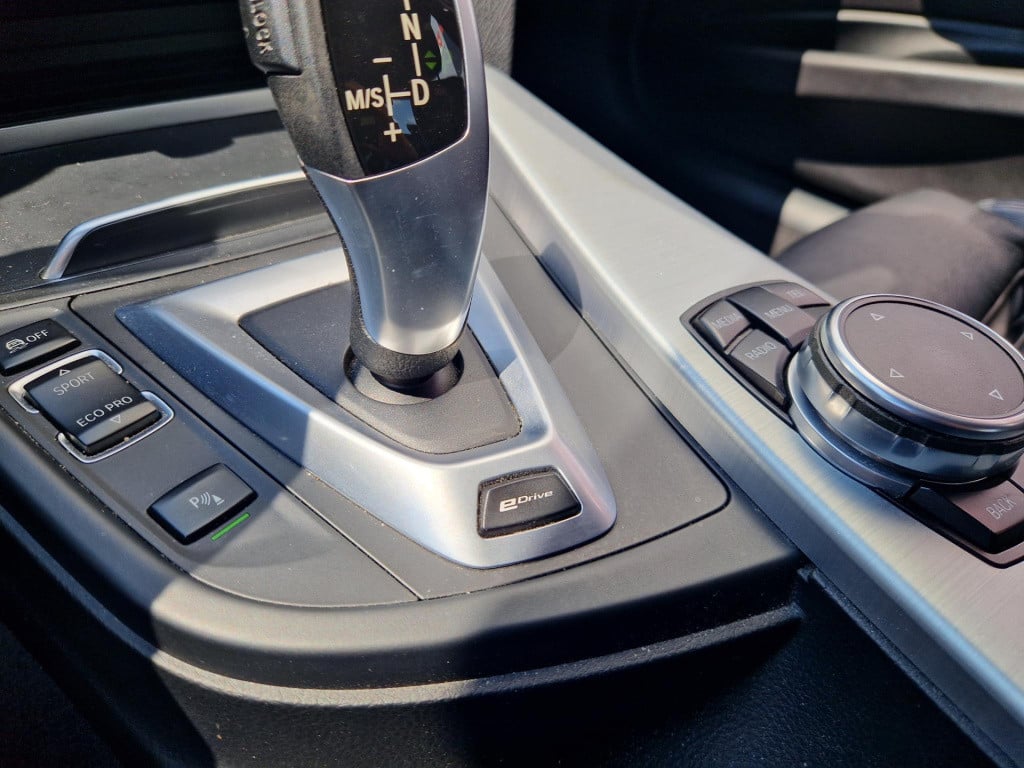BMW 3-serie 330e centennial high executive