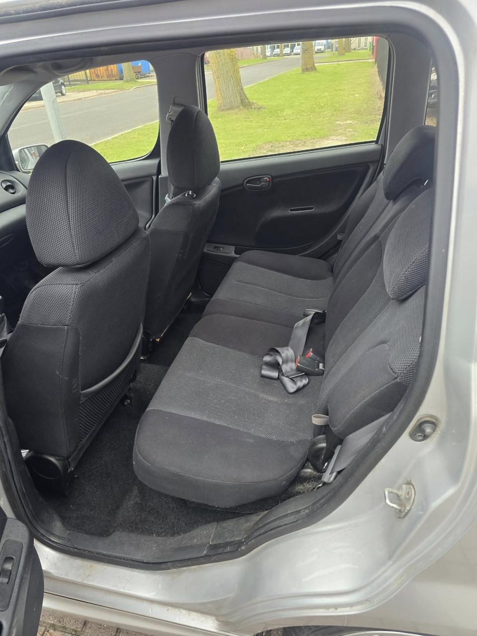 Te koop: Daihatsu YRV 1.3 16v – €1.250