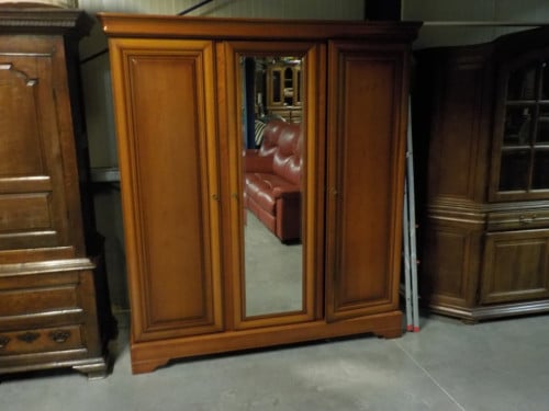 Mooie kwaliteit massief kersen kleerkast in vrijwel nieuw staat met spiegel