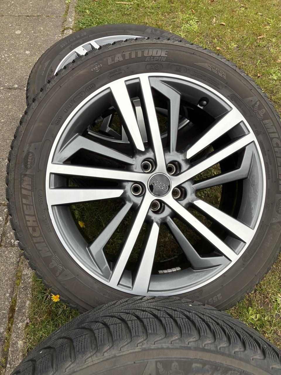 Winterbanden Michelin 255/45/r20 op originele Audi Q5 SQ5 velgen