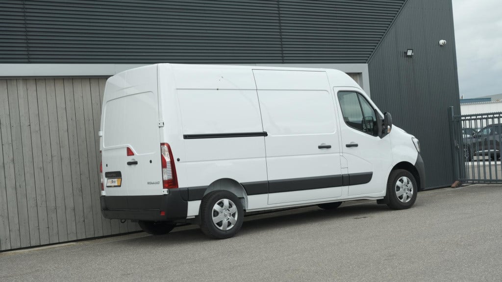 Renault Master t33 2.3 dci 135 l2h2 comfort | direct leverbaar | navigatie 