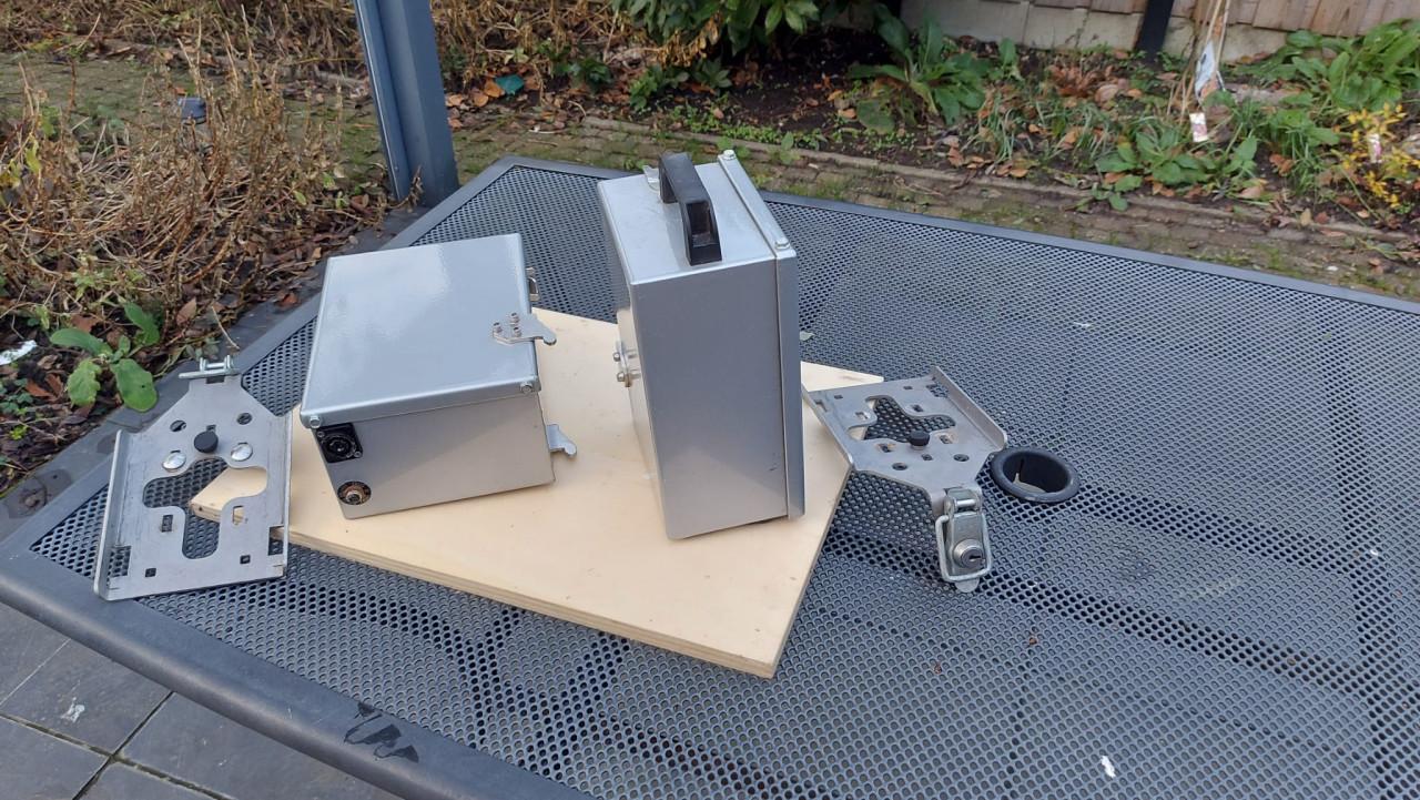 Van Raam accessoires voor een duo-fiets, 2 accu's, oplader, voorwiel