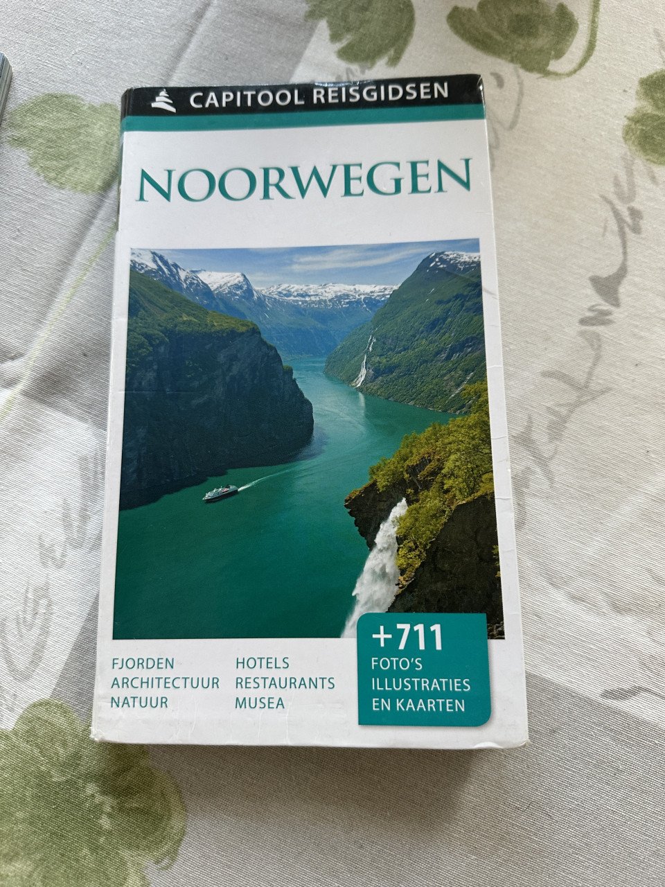 Anwb  wegenatlas en capitool reisgids Noorwegen