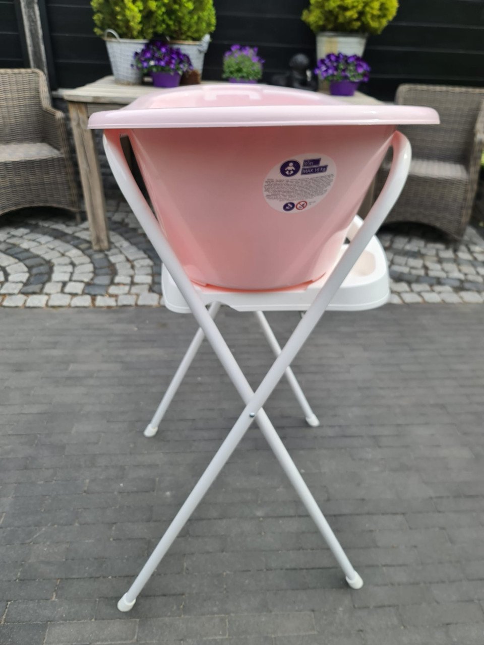 Kinderbadje op standaard