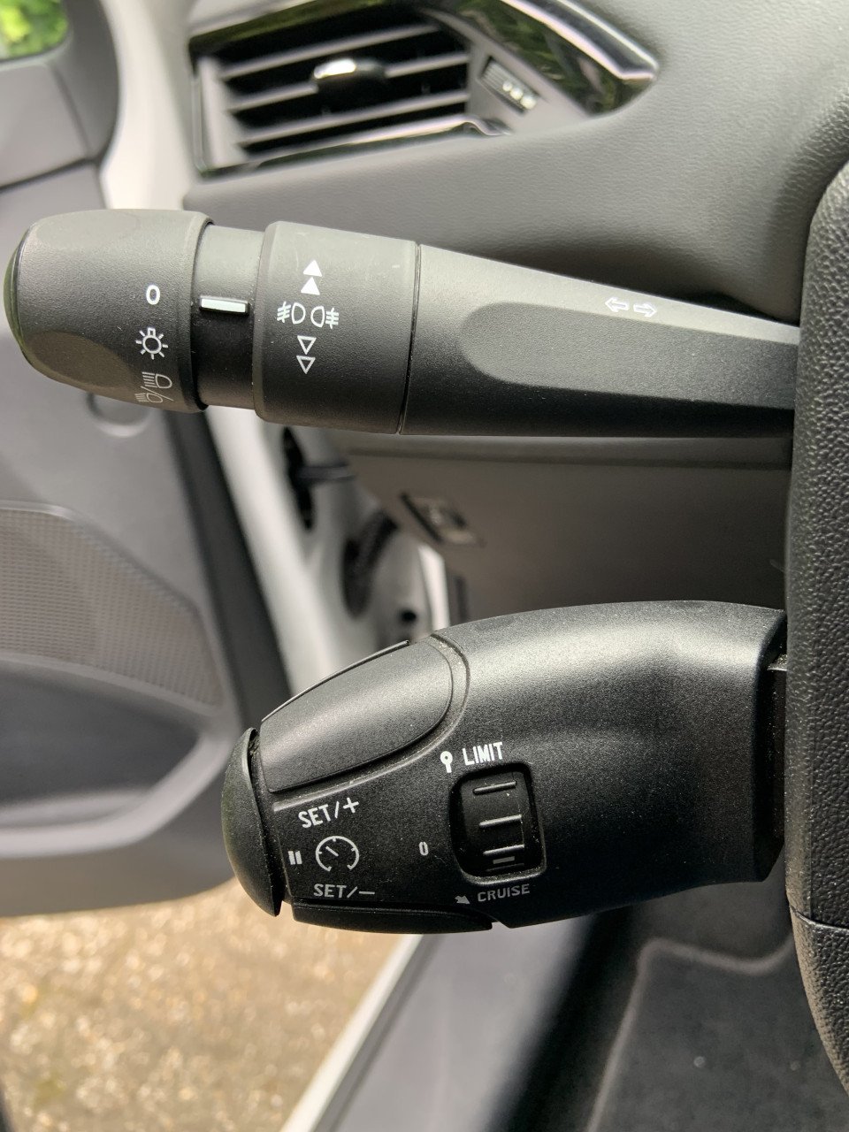 Peugeot 208  GERESERVEERD!!
