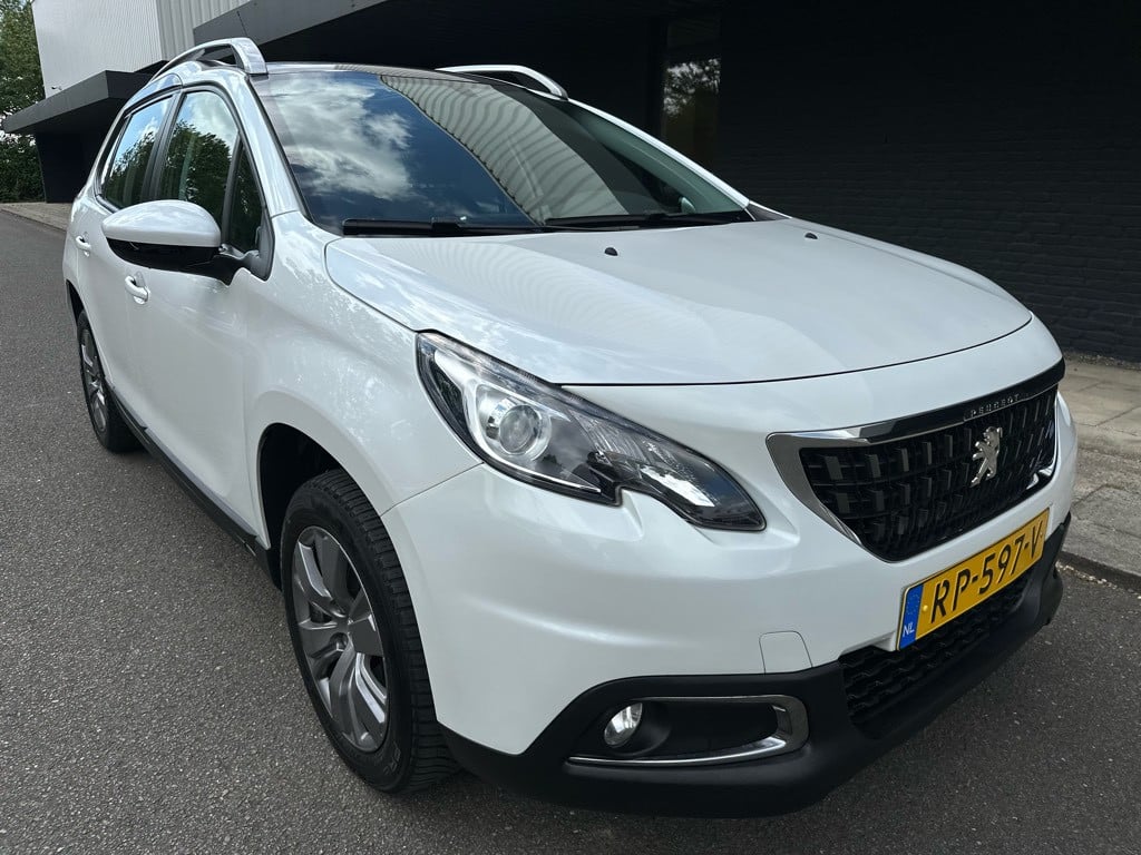 Peugeot 2008 1.2 t blue lion // panoramadak // apple carplay //