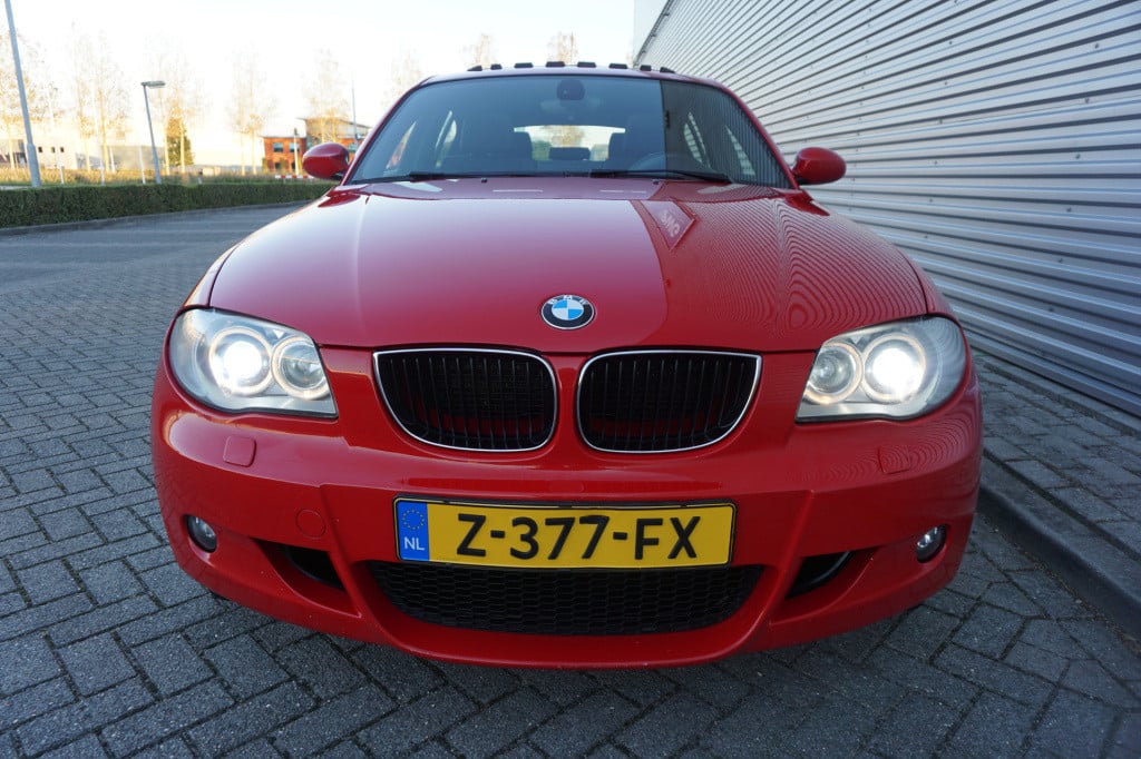 BMW 1 Serie 120i executive automaat - climate / navi / pano / cruise / park