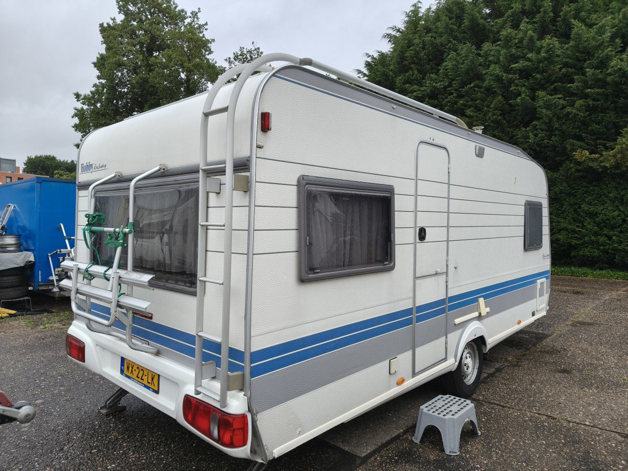 HOBBY Exclusive  495 met mover een voortent