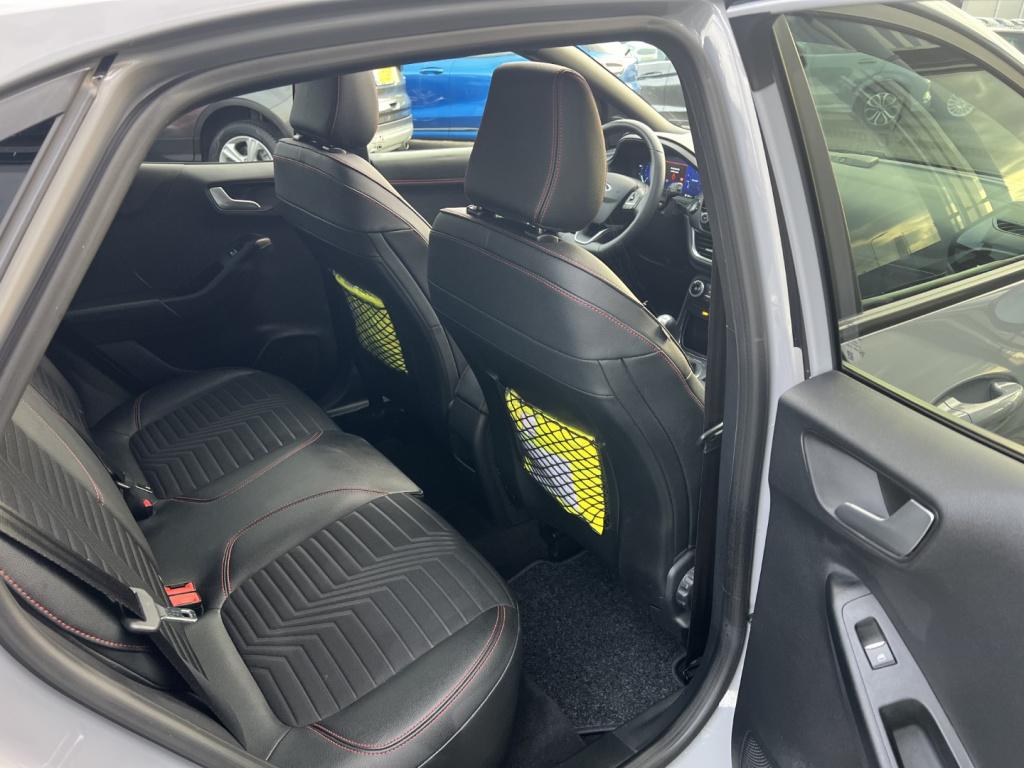 Ford Puma 1.0i ecoboost hybrid 155pk st-line x , pano dak , 19 inch , winte