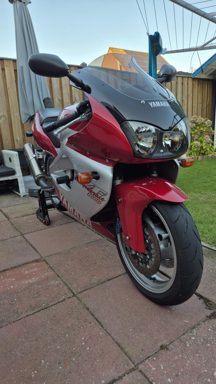 Yamaha yzf1000r