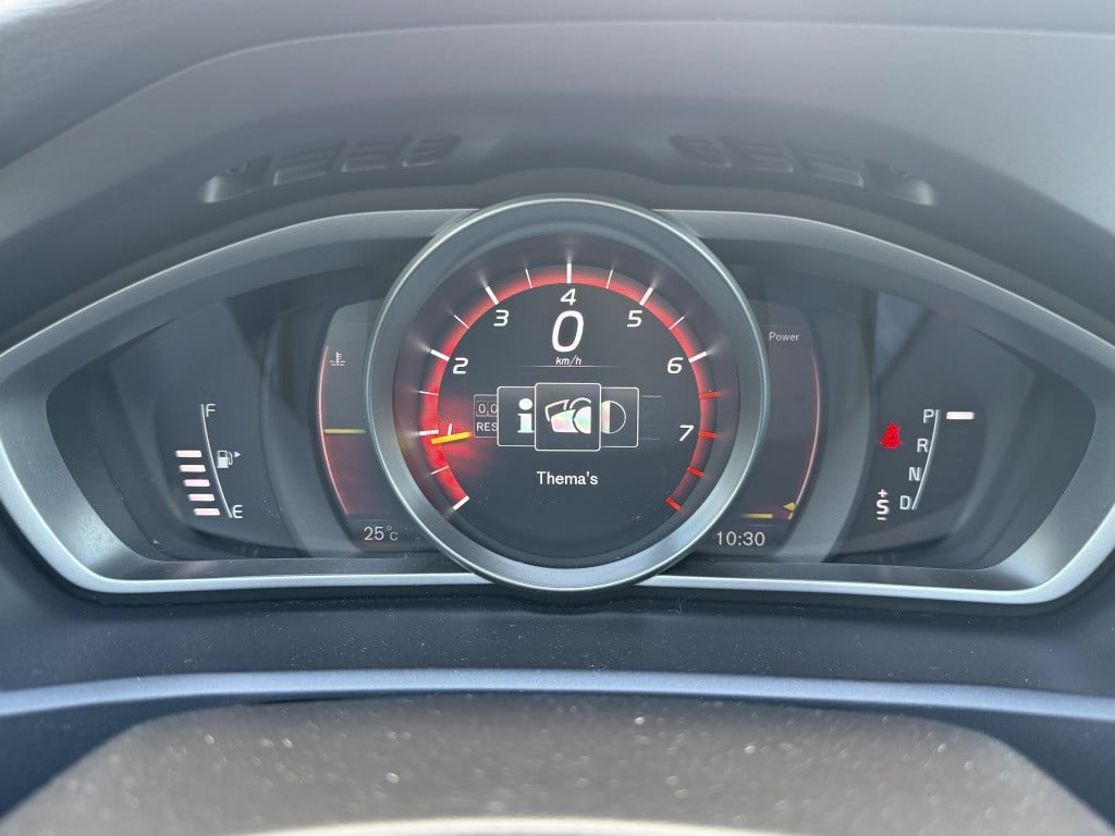 Volvo V40 t3 153pk aut6 polar+ sport| panodak| camera| h&k sound| keyless|