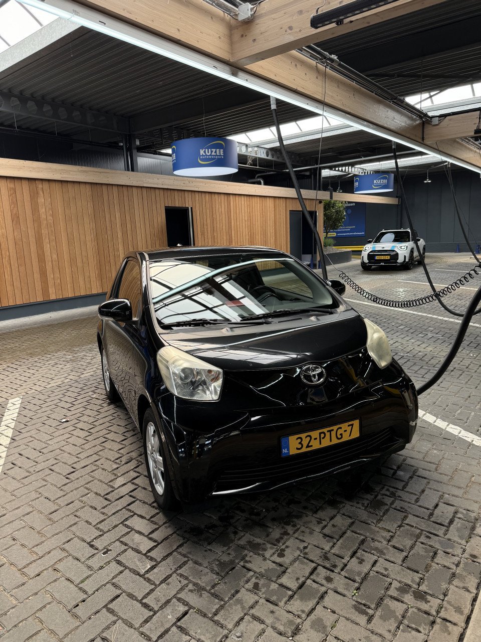 Toyota IQ 1.0 VVTi 2011 Zwart AUTOMAAT / NAVIGATIE