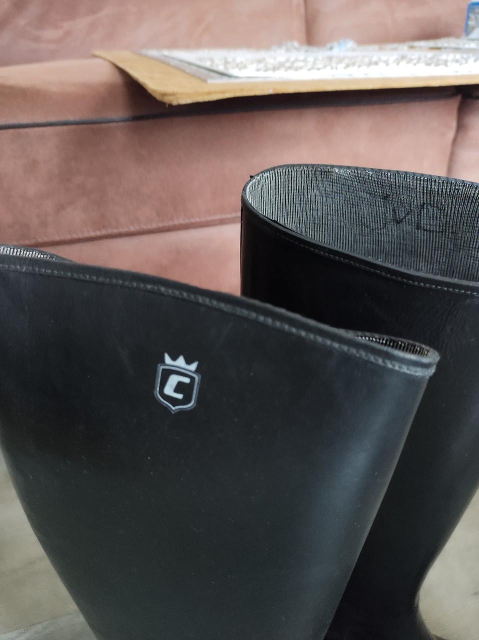 Paar nette hoge paardrijlaarzen. maat 40. merk Cadett