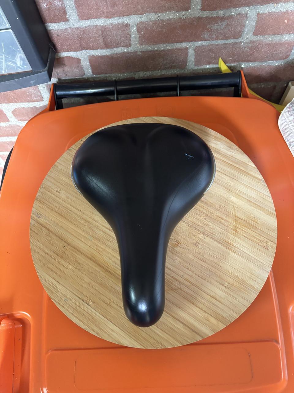 Te koop 3x fietszadels