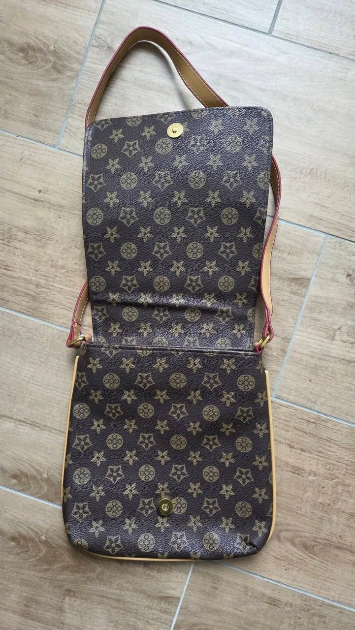 ✨️Schoudertas / crossbody tas met rits en magnetische knoop.