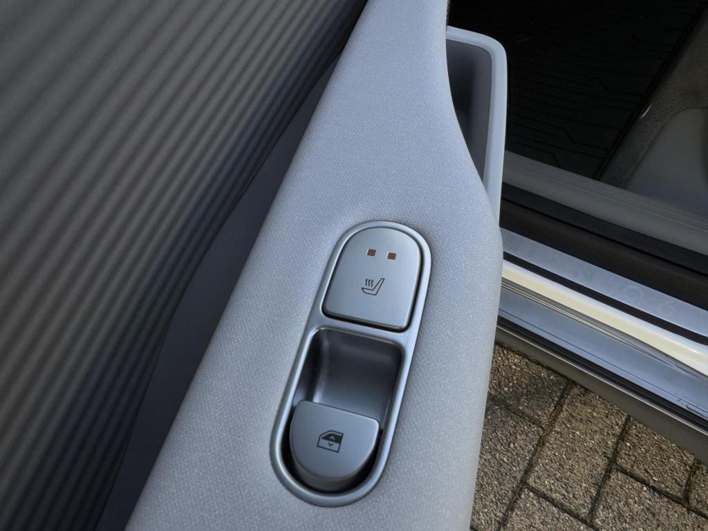 Hyundai Ioniq 6 lounge 77.4 kwh soh 97% + camera buitenspiegels!