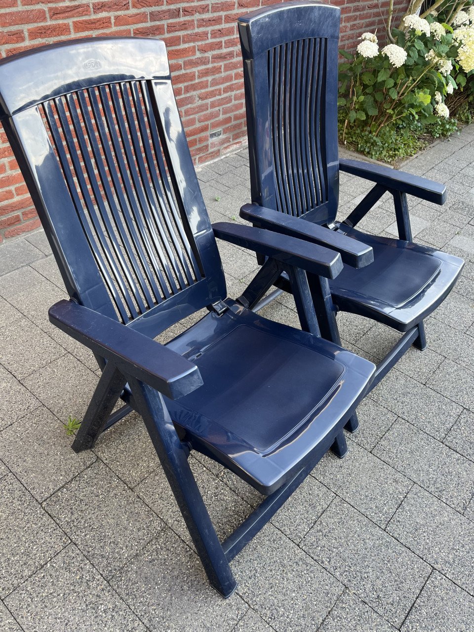 Twee Jardin verstelbare tuinstoelen