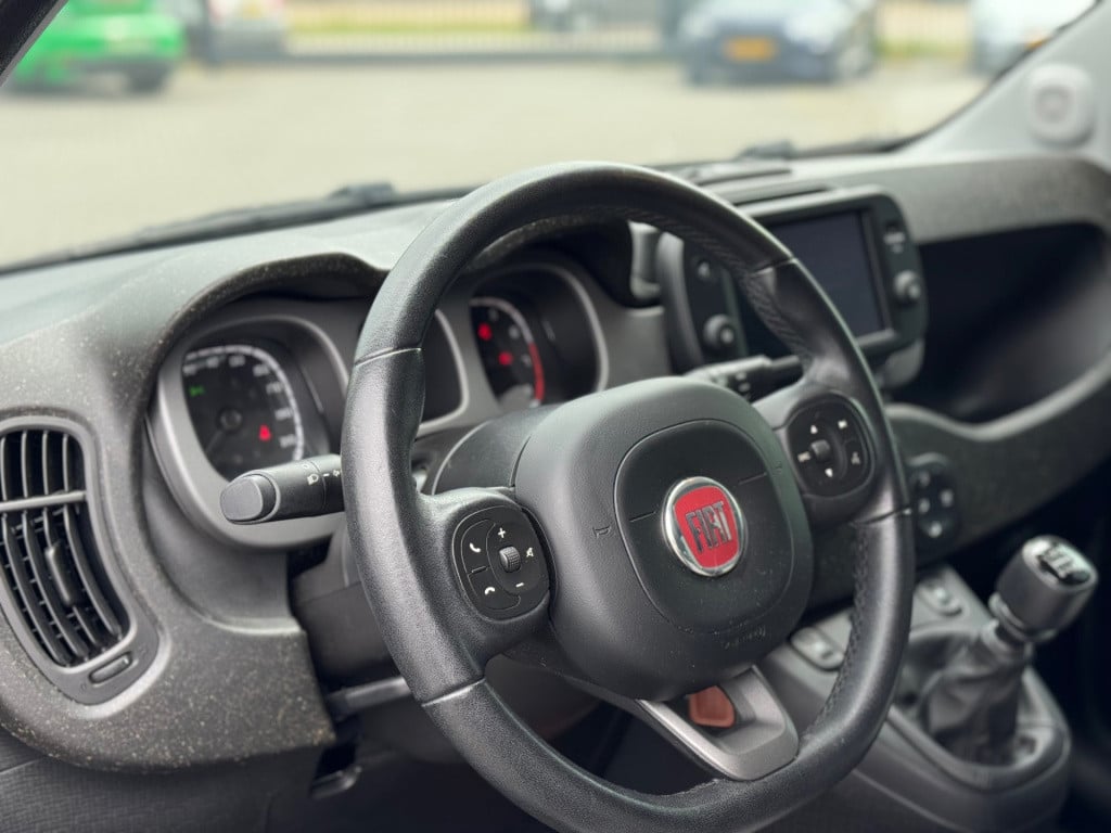 Fiat Panda 1.0 hybrid cross * stoel + voorruit verwarming * airco * bluetoo