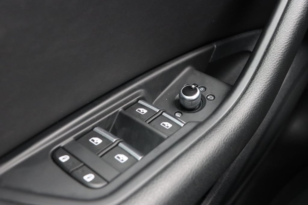 Audi A4 avant 35 tfsi 150pk s tronic s edition competition