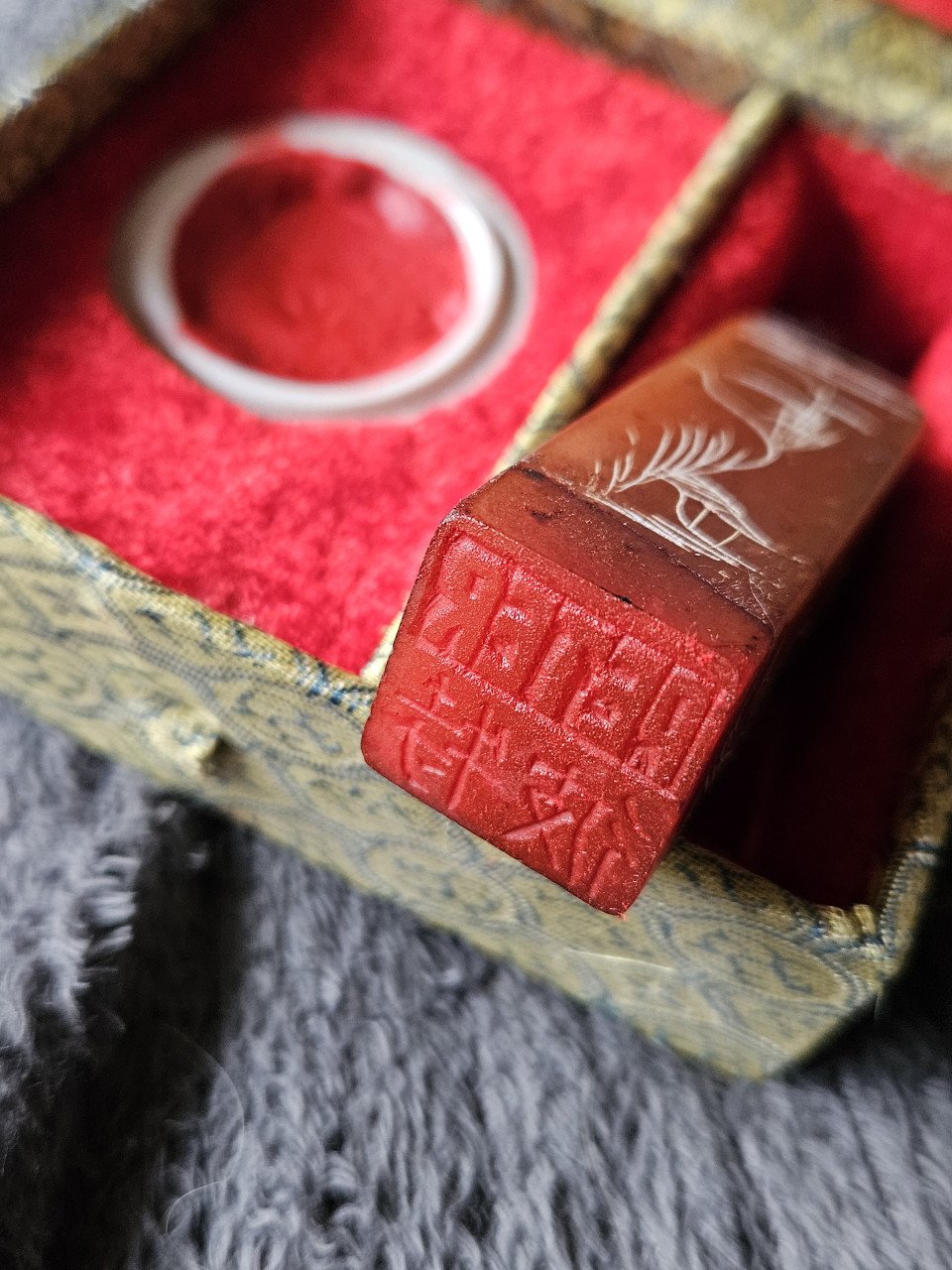 Mooie vintage chinese lakstempel (PETER) in originele doos....