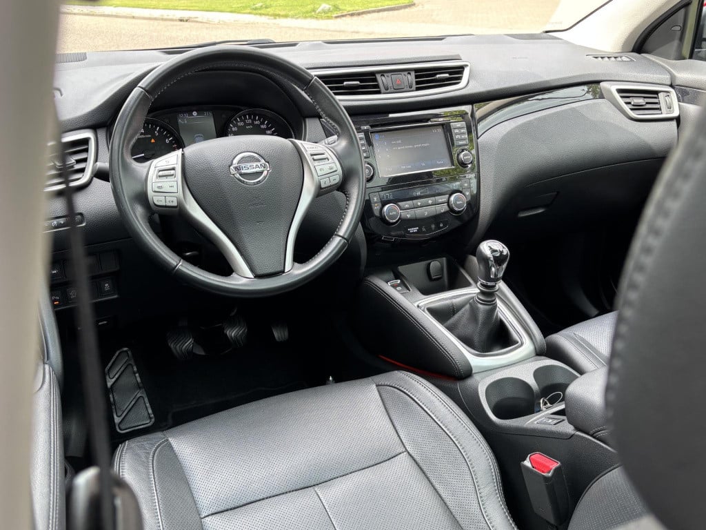 Nissan Qashqai 1.6 tekna | panoramadak | leder | stoelverwarming | navigati
