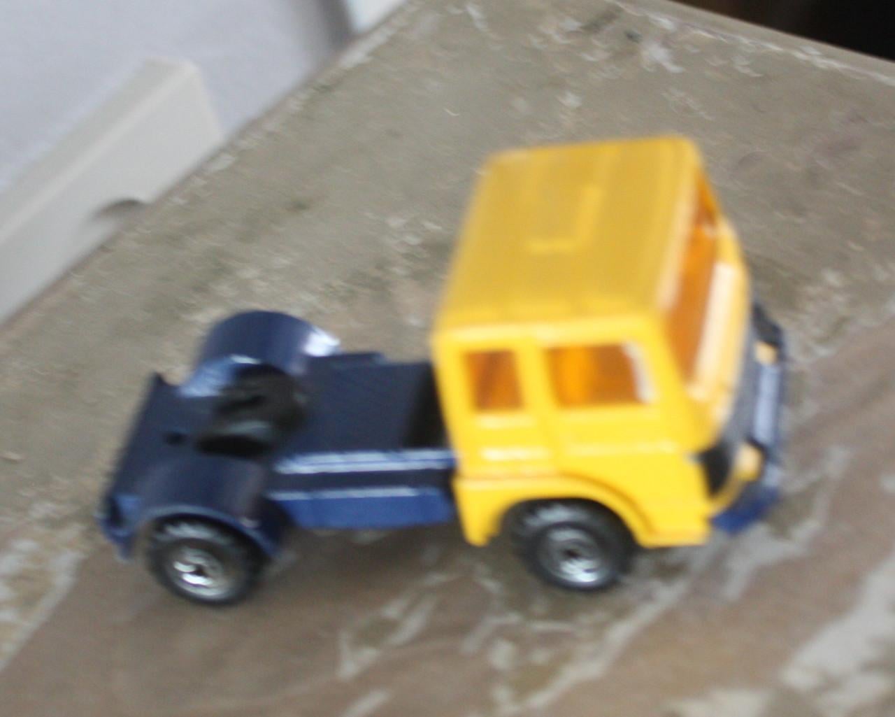 Speelgoed auto vrachtwagen