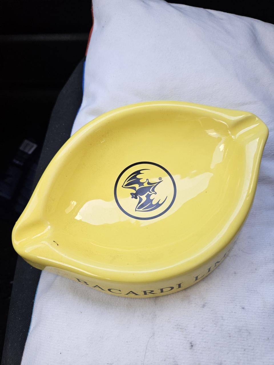 Vintage Bacardi Limón Asbak - Gele Keramische Asbak