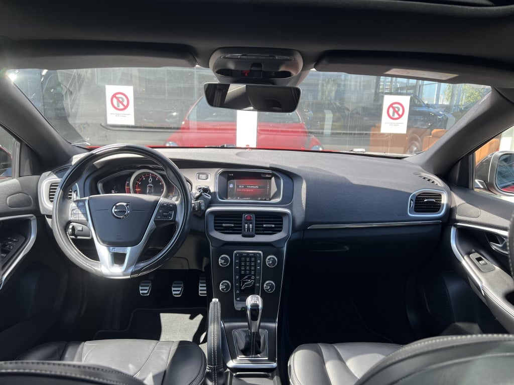 Volvo V40 t4 190pk r-design business| panodak| trekhaak| camera| leder